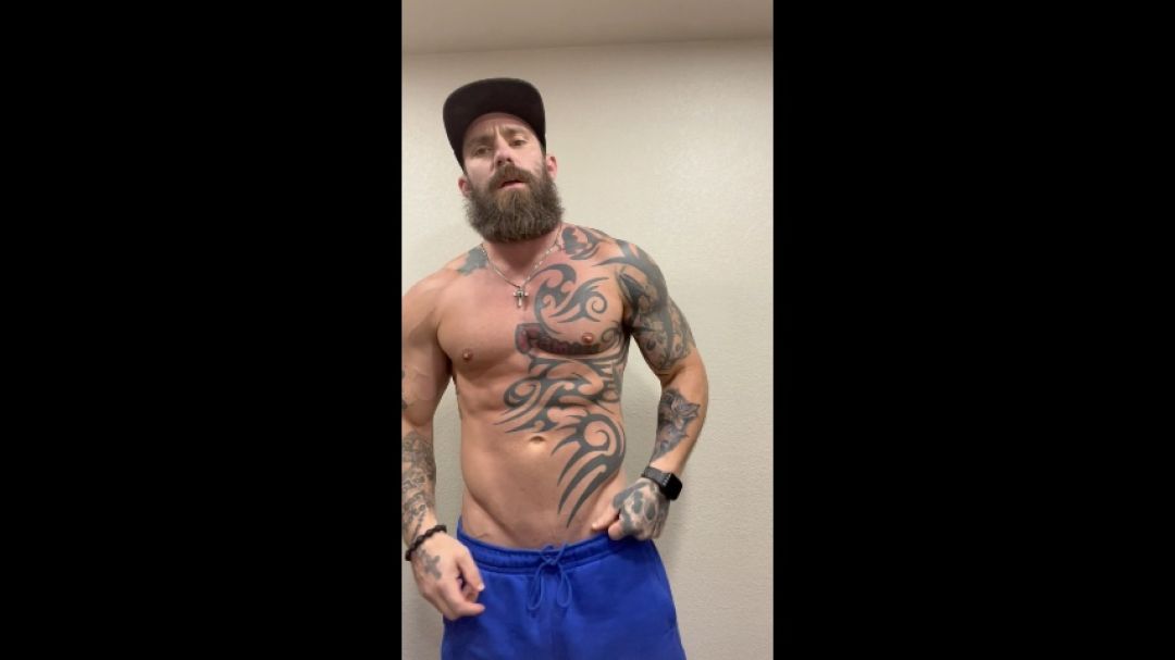 Viking1569:Worship your muscle daddy