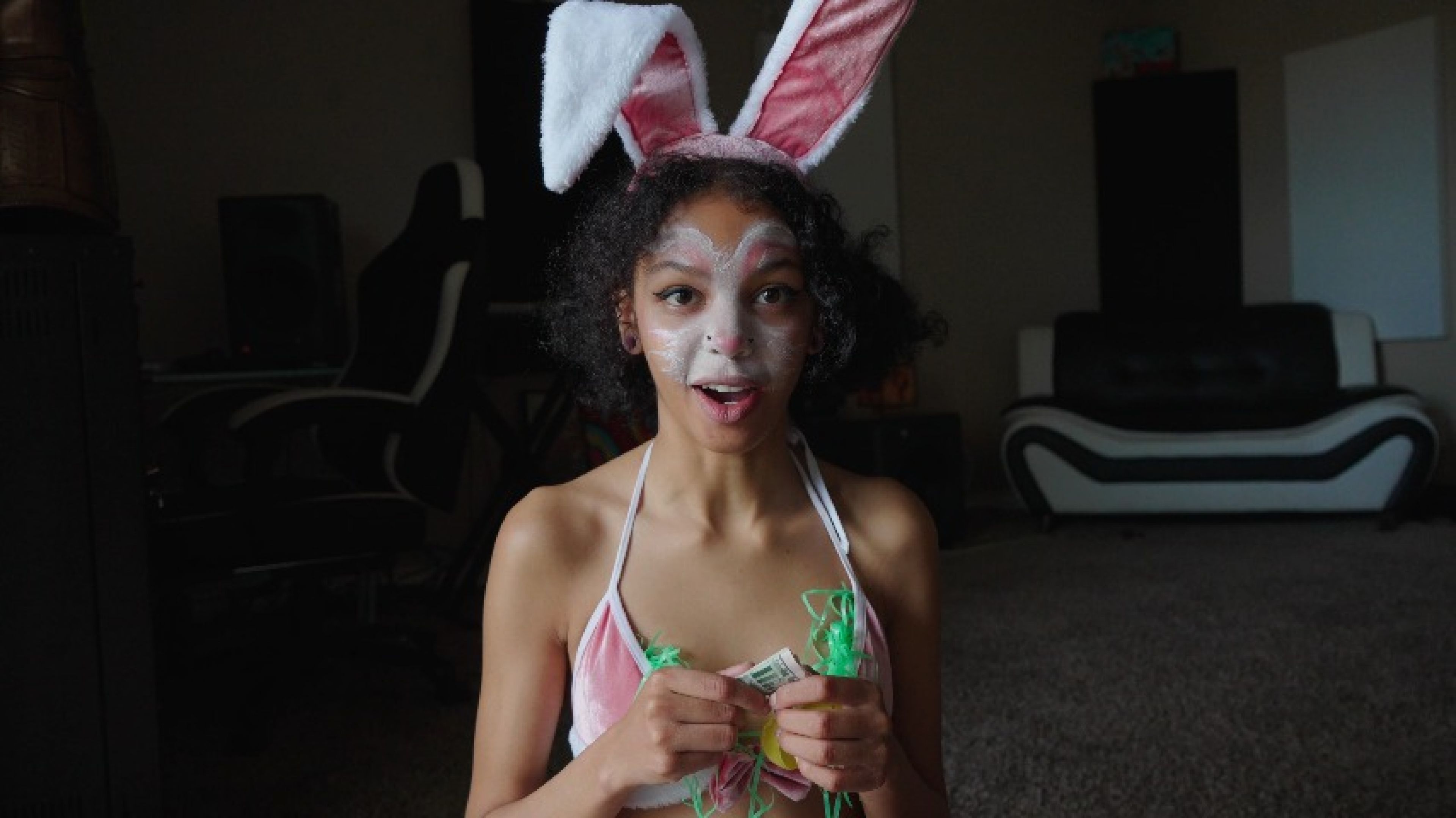 SmashHillVids:littlemads goes Easter egg hunting