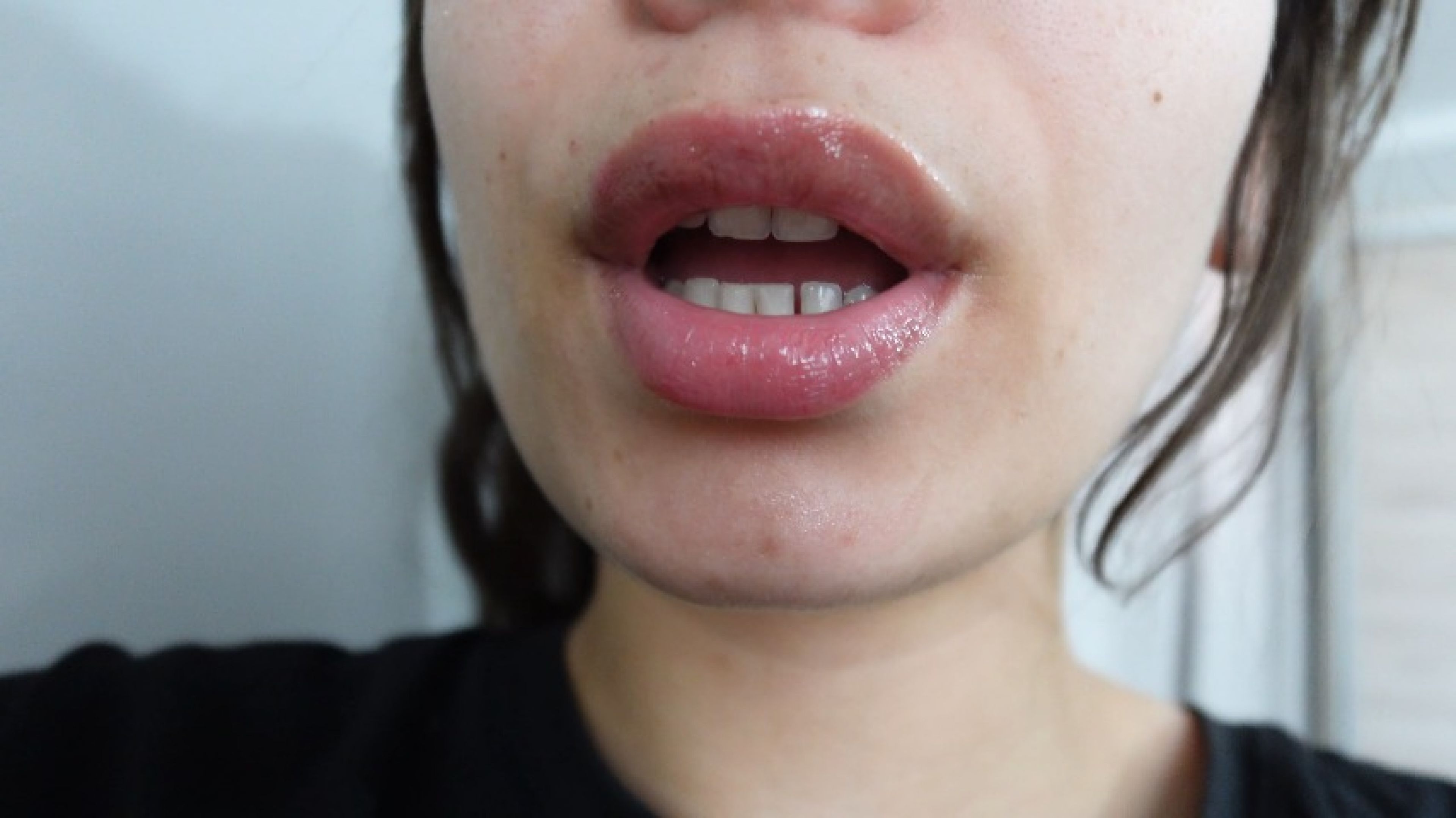 AmayaMori - mouth fetish dice tongue and teeth fetish I play with them - ManyVids