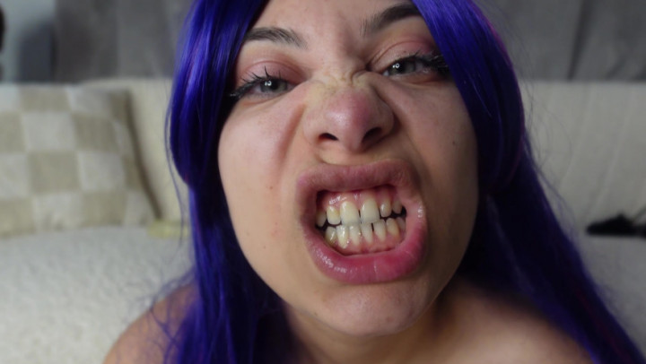 AmayaMori:hiccups and making a square mouth I play with my tongue