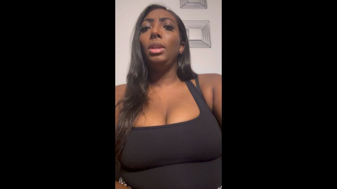 LaylaAriana666:Burps and chat full body/up close