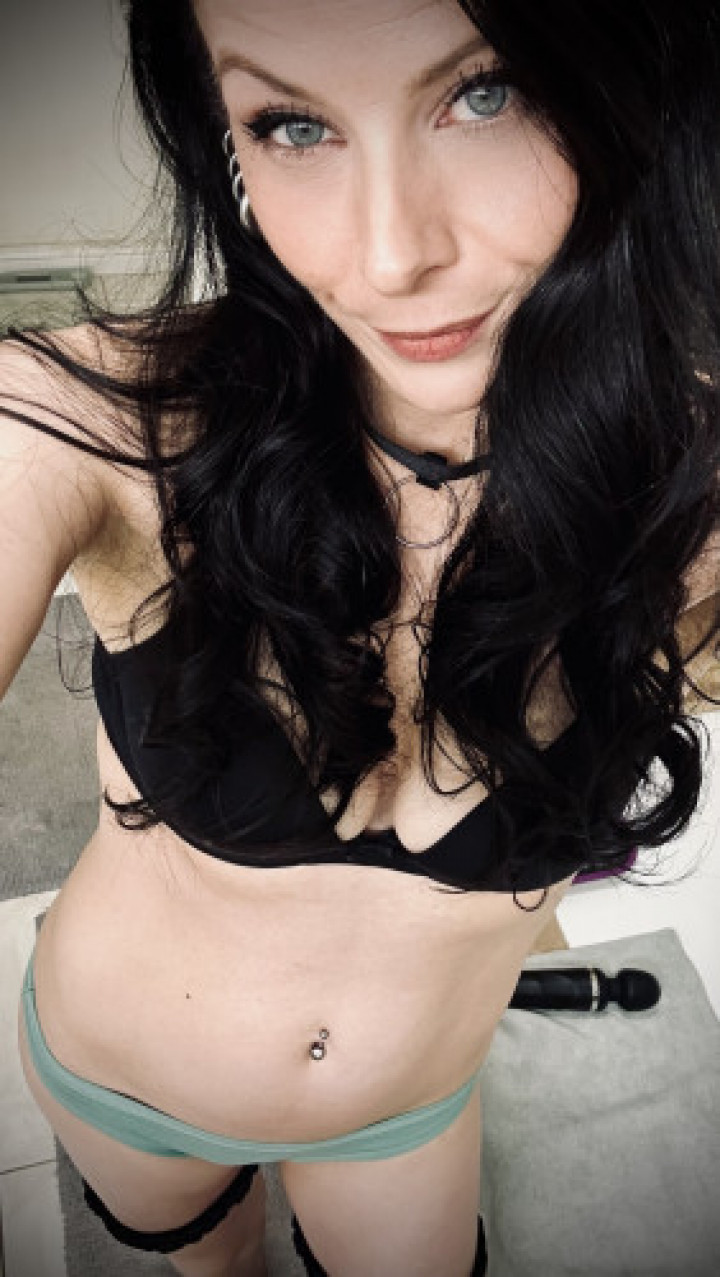 VixiesFantasies:Riding Waves of Pleasure