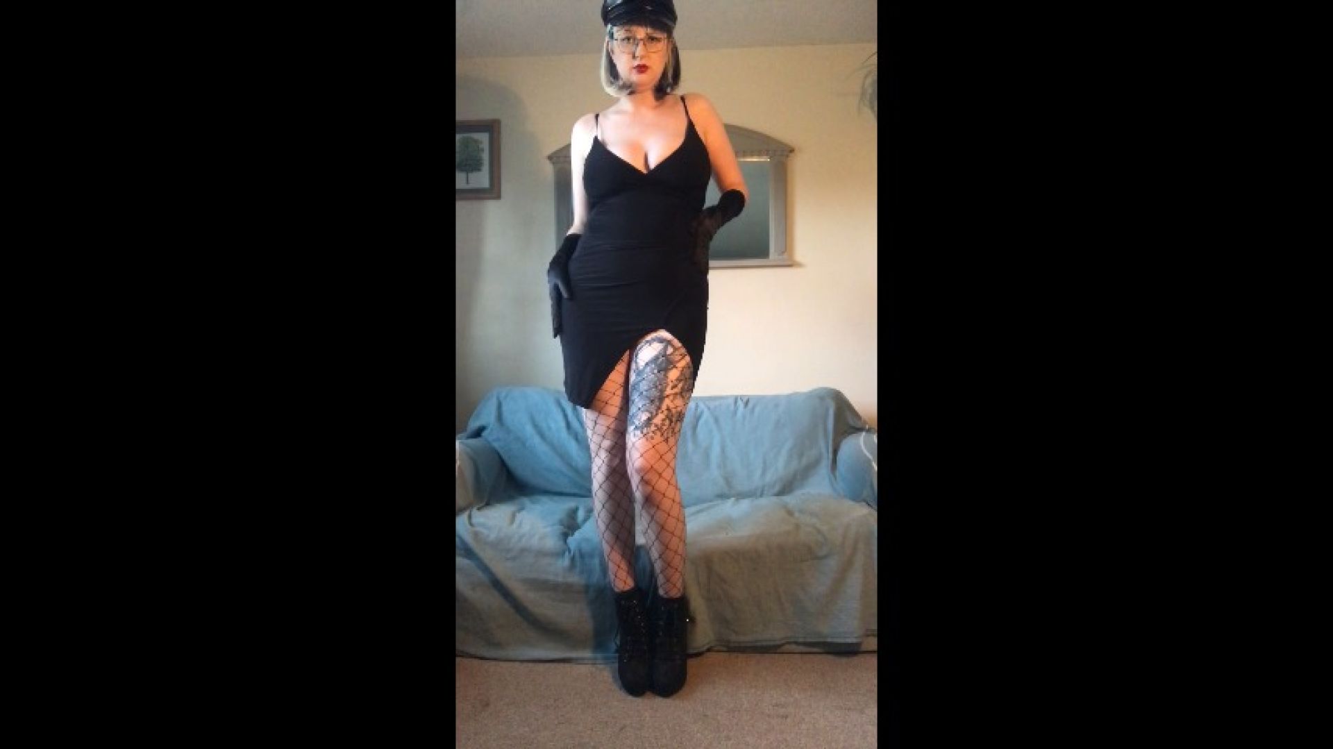 worshipscarlettrose:Worship your goddess
