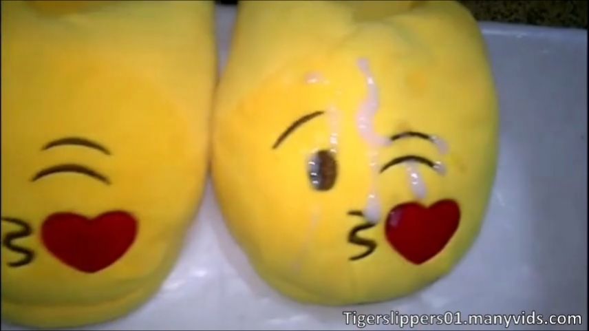 TigerSlippers01:Coworker's Kiss Emojis Slippers Fuck &amp;amp; Cum
