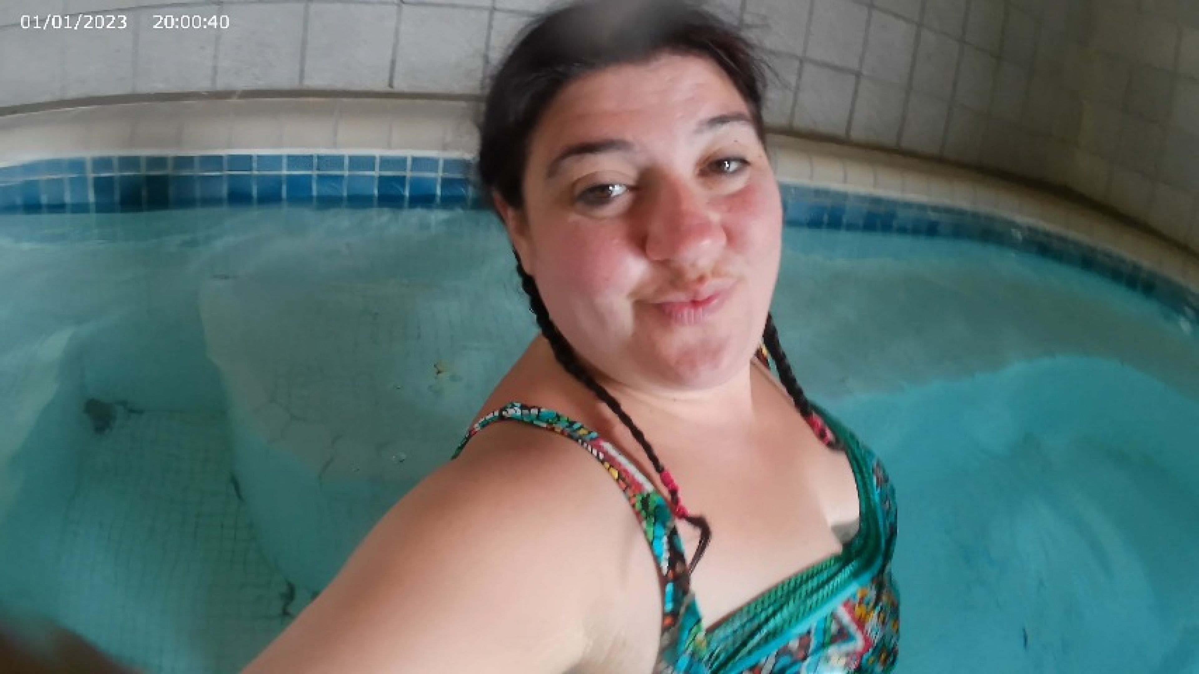 Tonguegirl90:cum swim with me, let me tease you 2