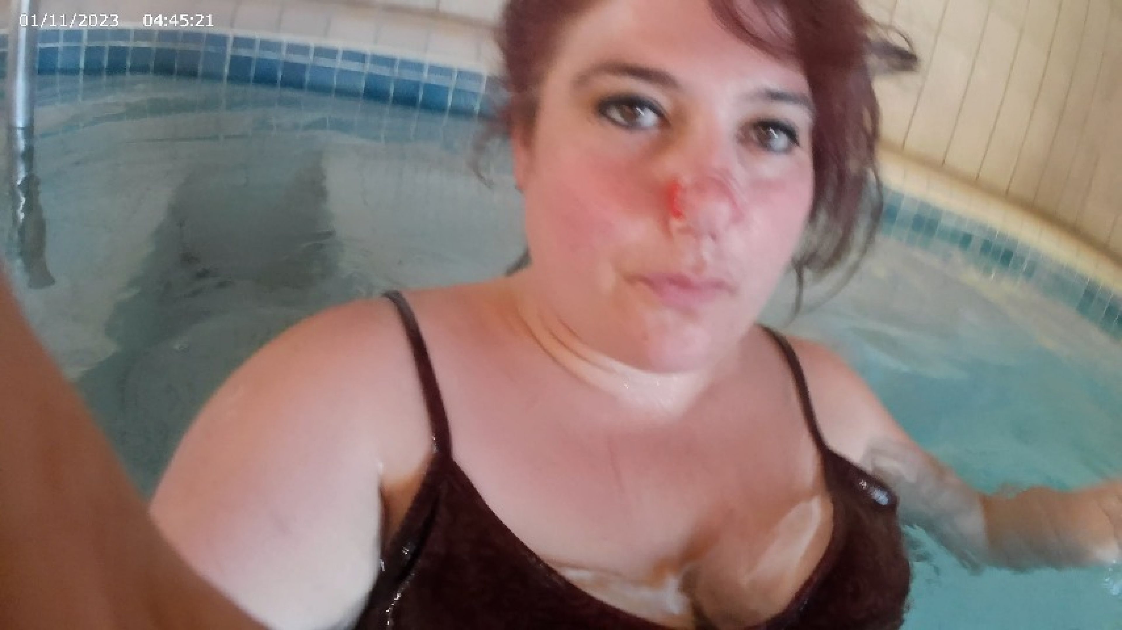 Tonguegirl90:lets go for a morning swim!! who wants to cum