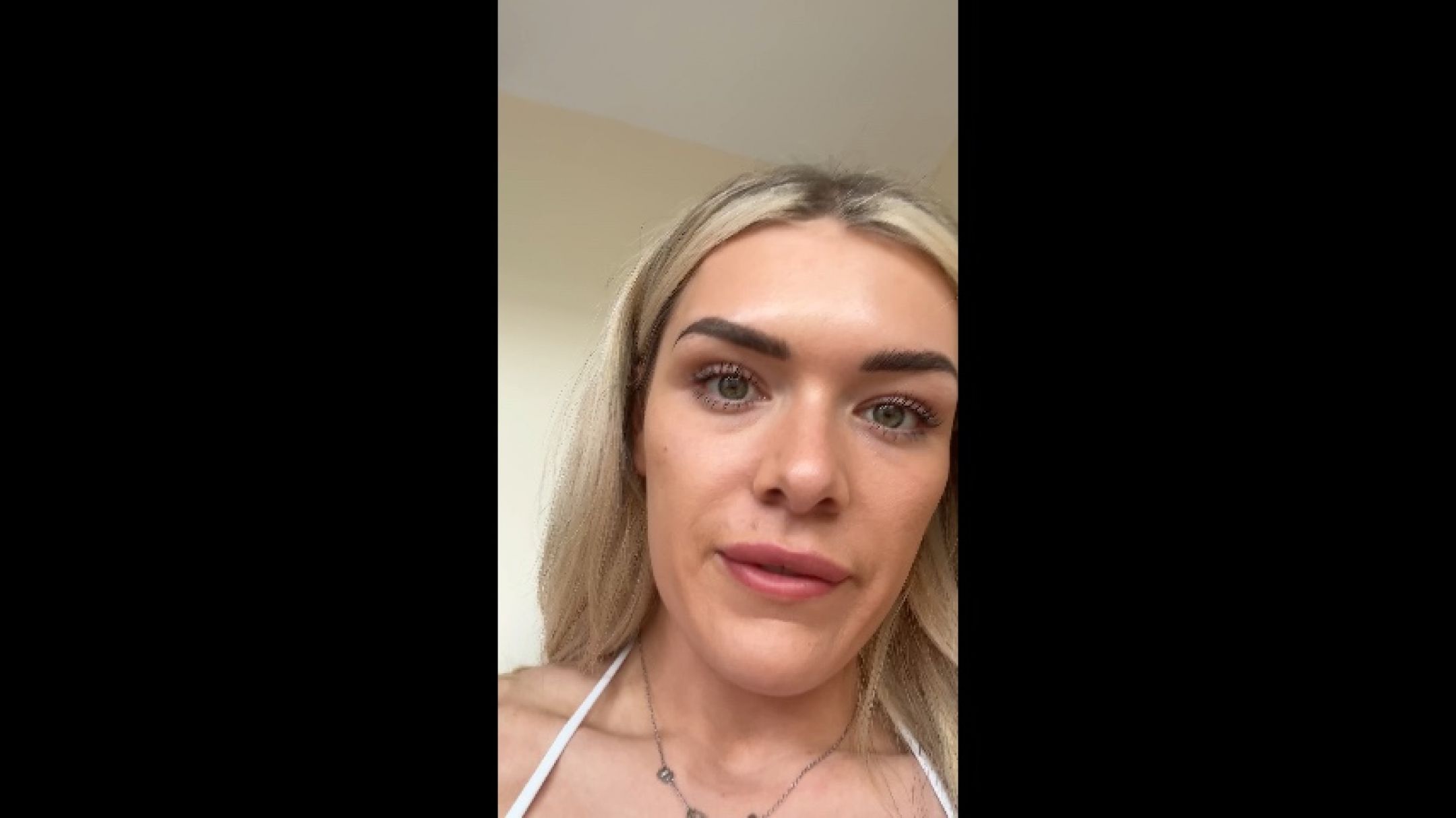 LeakyGrace:Giantess eats toy alive