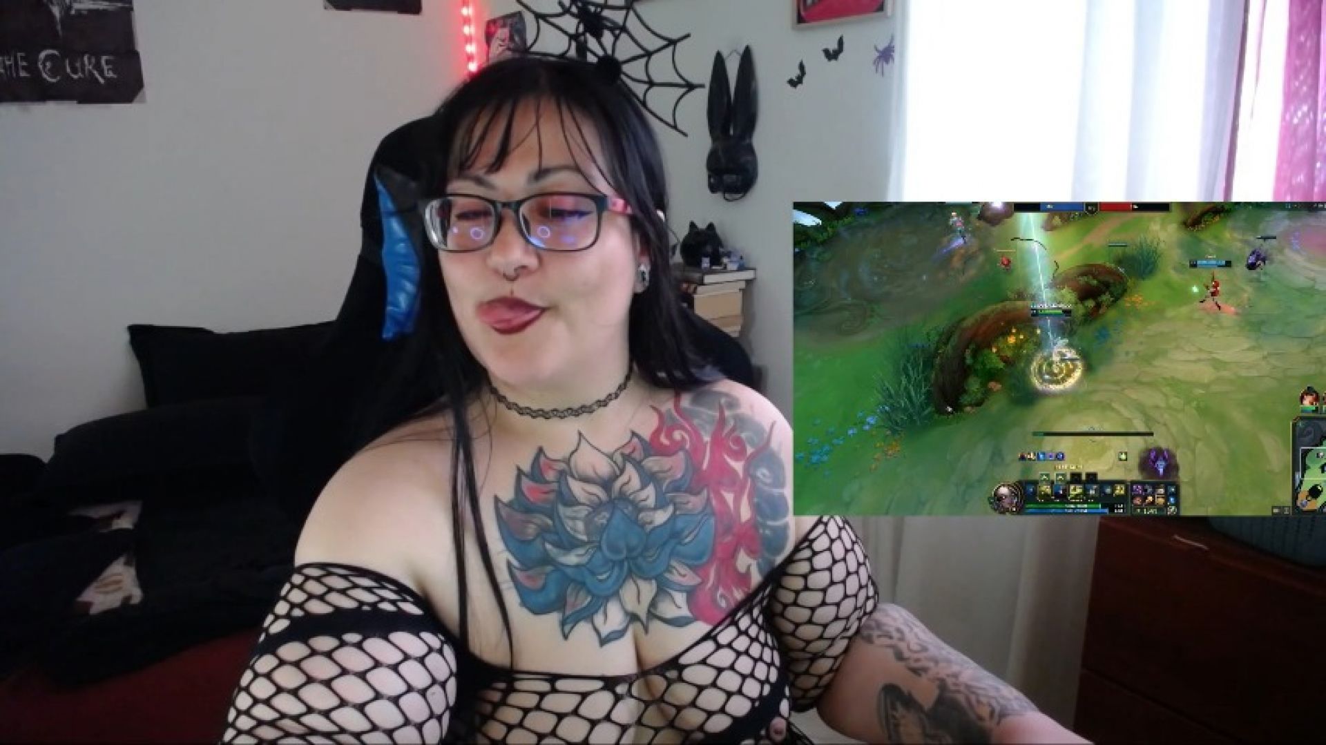 Mooncake333:Playing LeagueOfLegends