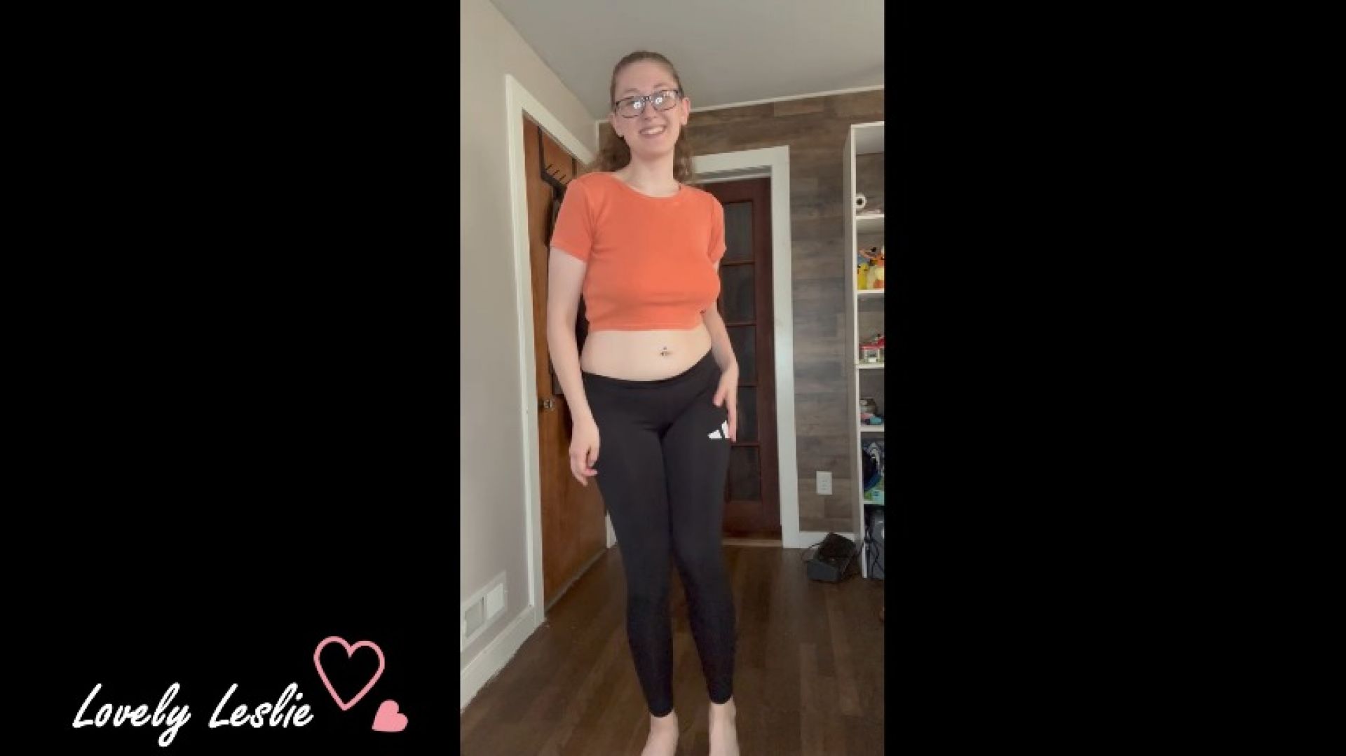 LovelyLeslie:Naughty Shirt Try On Tease