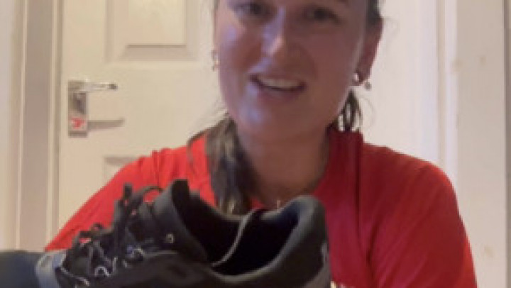 DemiDevil65:Post run trainers &amp;amp; socks removal - casual
