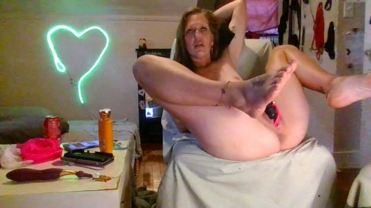 Kristycakes:Here is a 12 min video from a vid call, solo pussy play