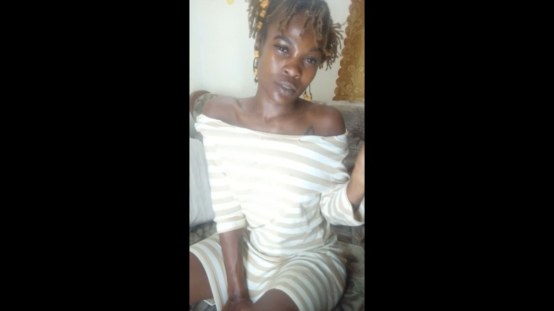 Selfsufficientplay:Young ebony quietly Smokes with you