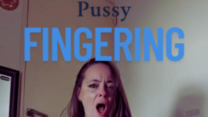 Namiswam:Fingering my wet latina pussy