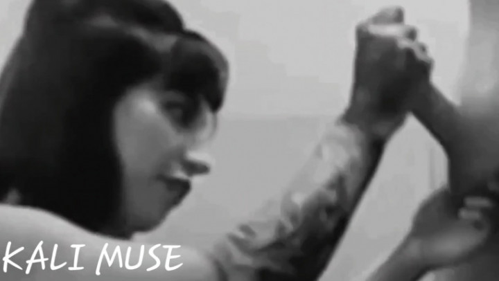 KaliMuse:Sammy Queen strokes dick to Cum