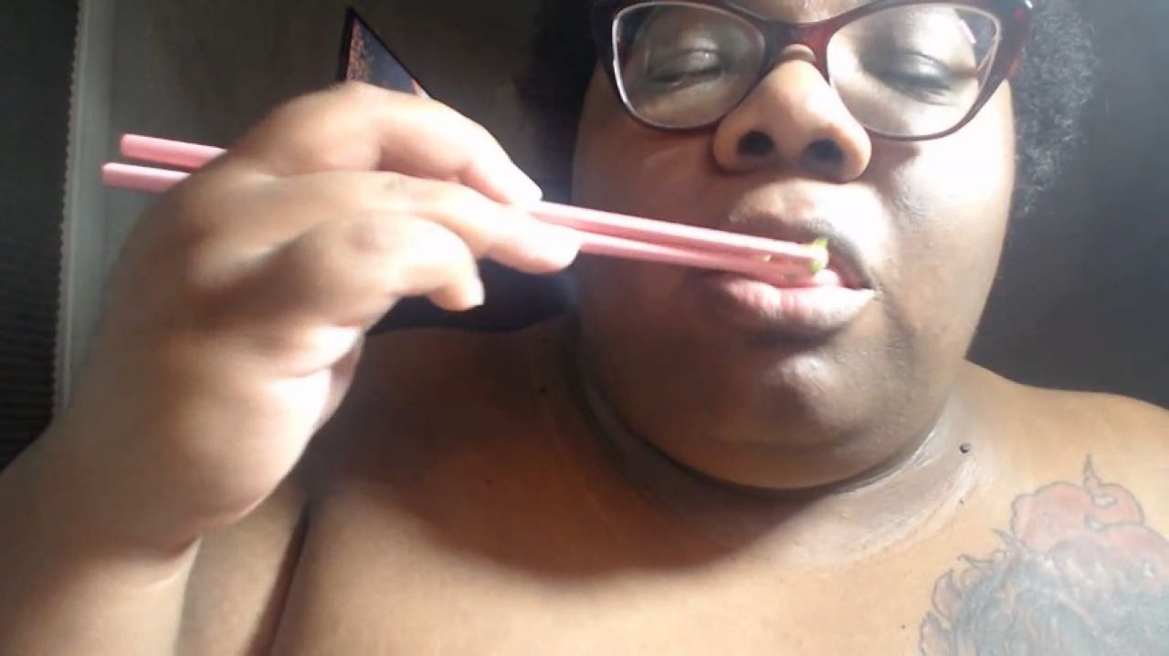 MistressHemlock:Tiger Roll Mukbang! ASMR