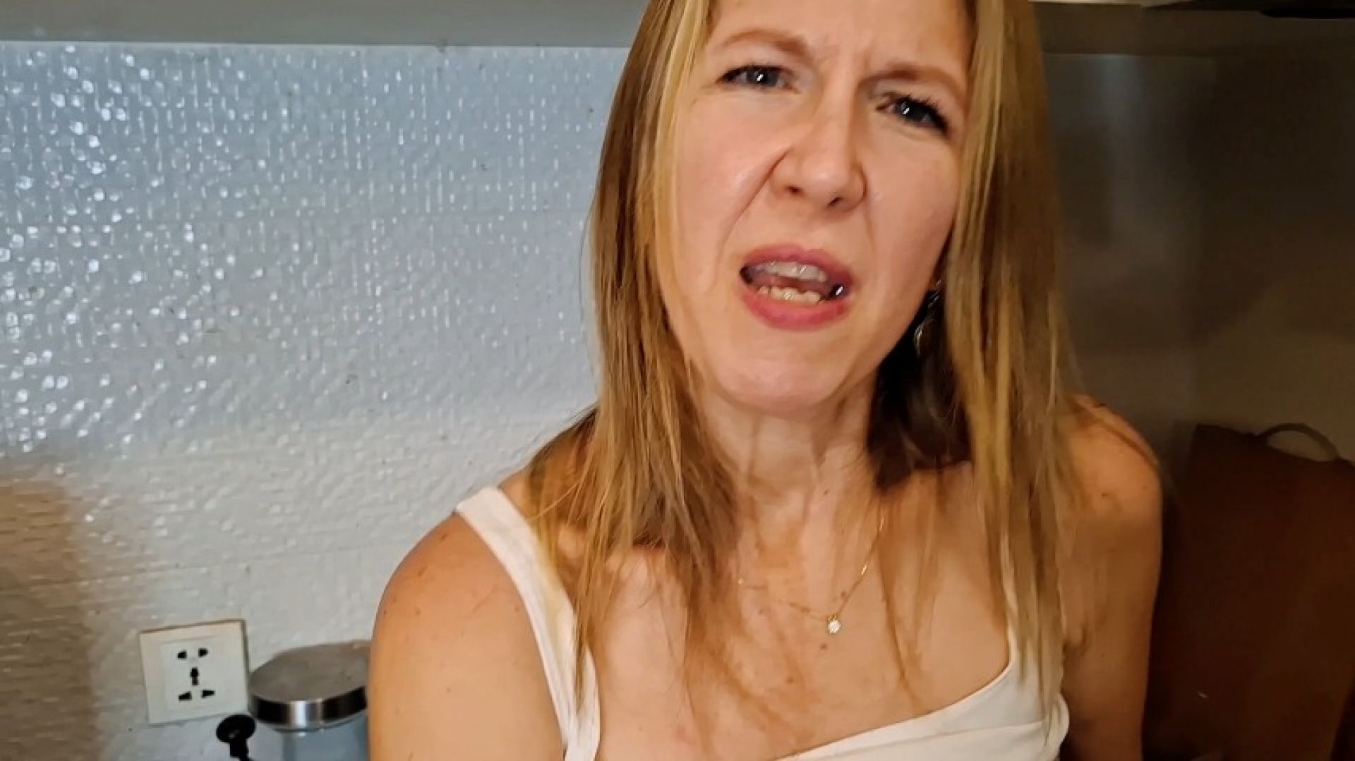 EllieDanielsVids:StepMoms Unwanted Creampie in the Kitchen