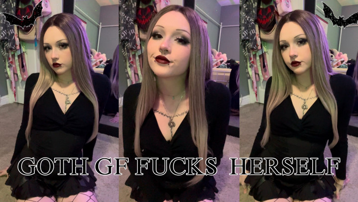 mimzyishunniebun:goth gf fucks herself for you