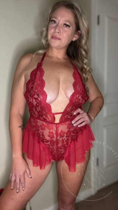 MissyLovelace:Neighbor comes over while smoking on my porch