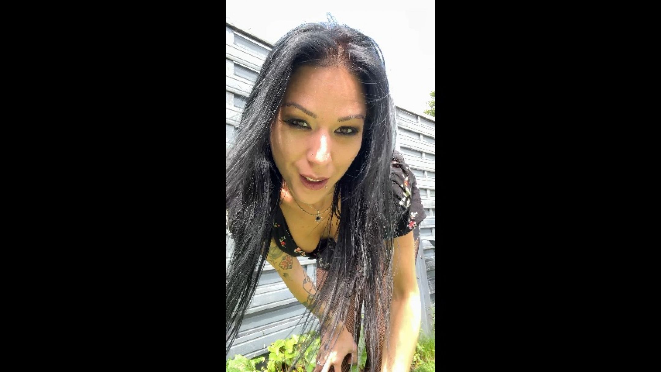 Oanareels6:Masturbate in my garden