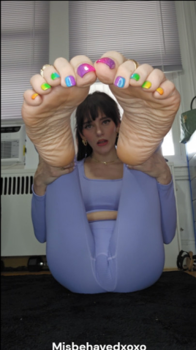 Misbehavedxoxo:Get mindlessly addicted to my sweaty stinky feet foot goon