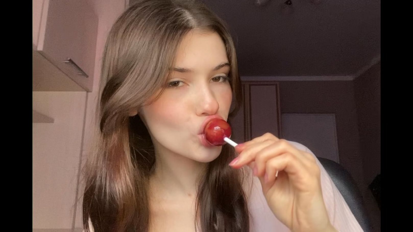 ZoiLuv:Sucking Chupa Chups