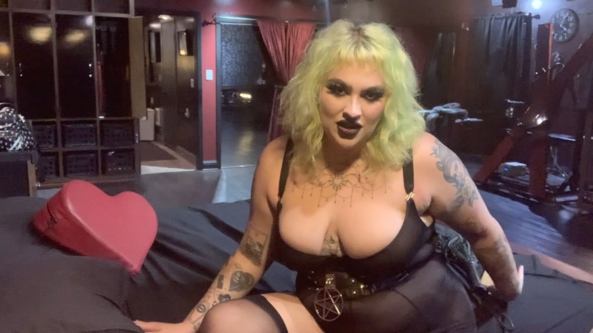 mistressritualclips:Sadistic mistress prepares you for impact play
