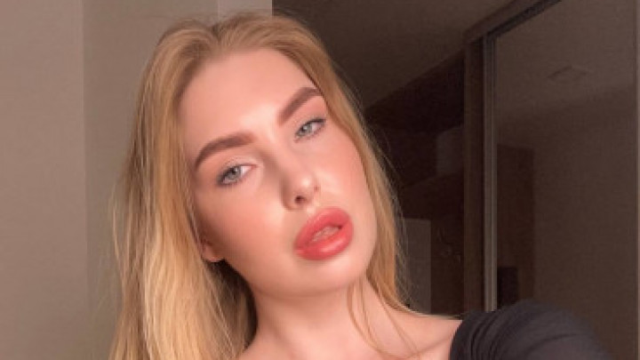 DannaCelisss:teasing you with my sweet nipples