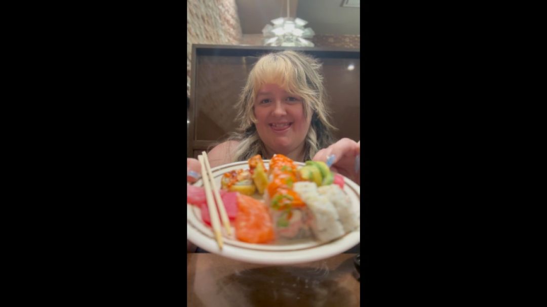 ChrissyMaywood1:Buffet Stuffing