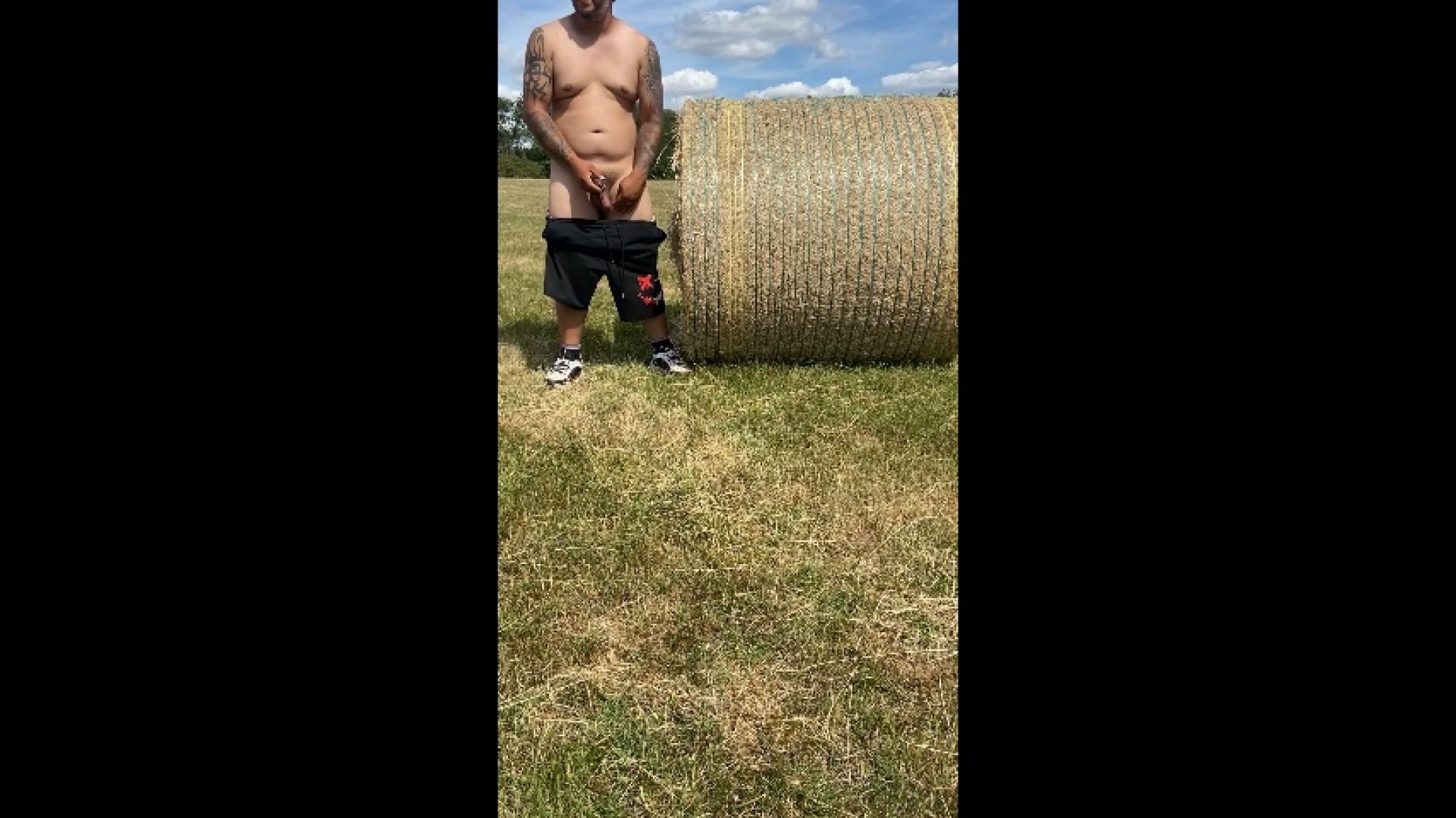 Averagelad:Cheeky work wank