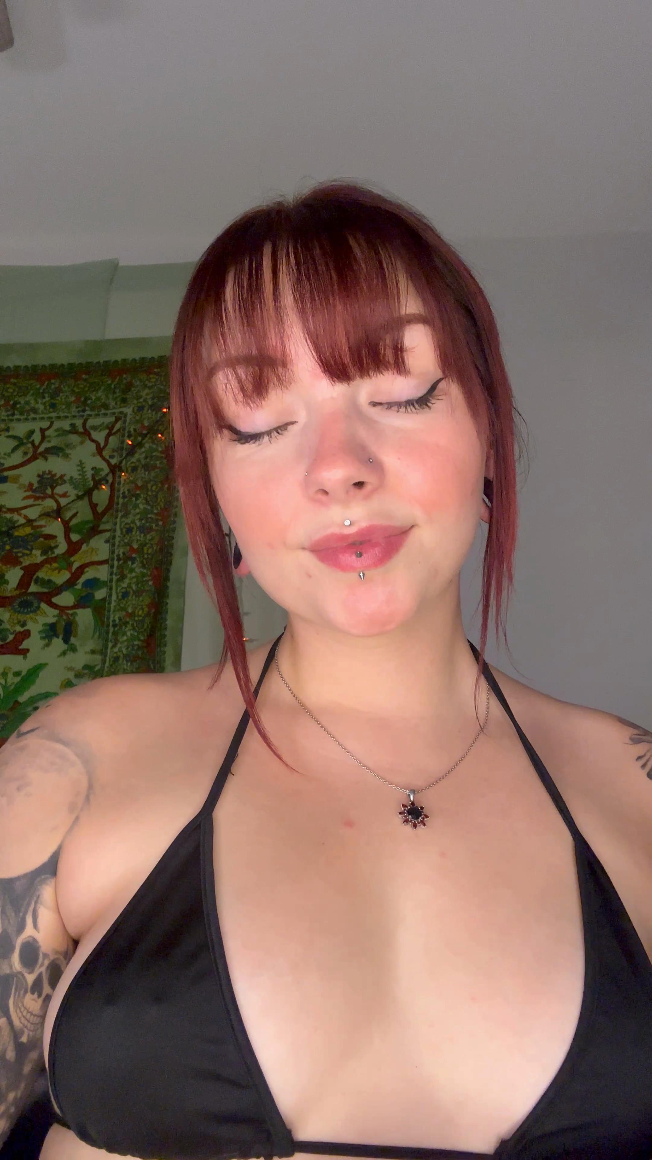 Radical4whattt:Introduction to being my personal butt worshiper
