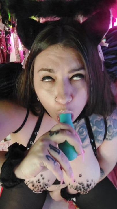 brattypetx:big titty dark angel