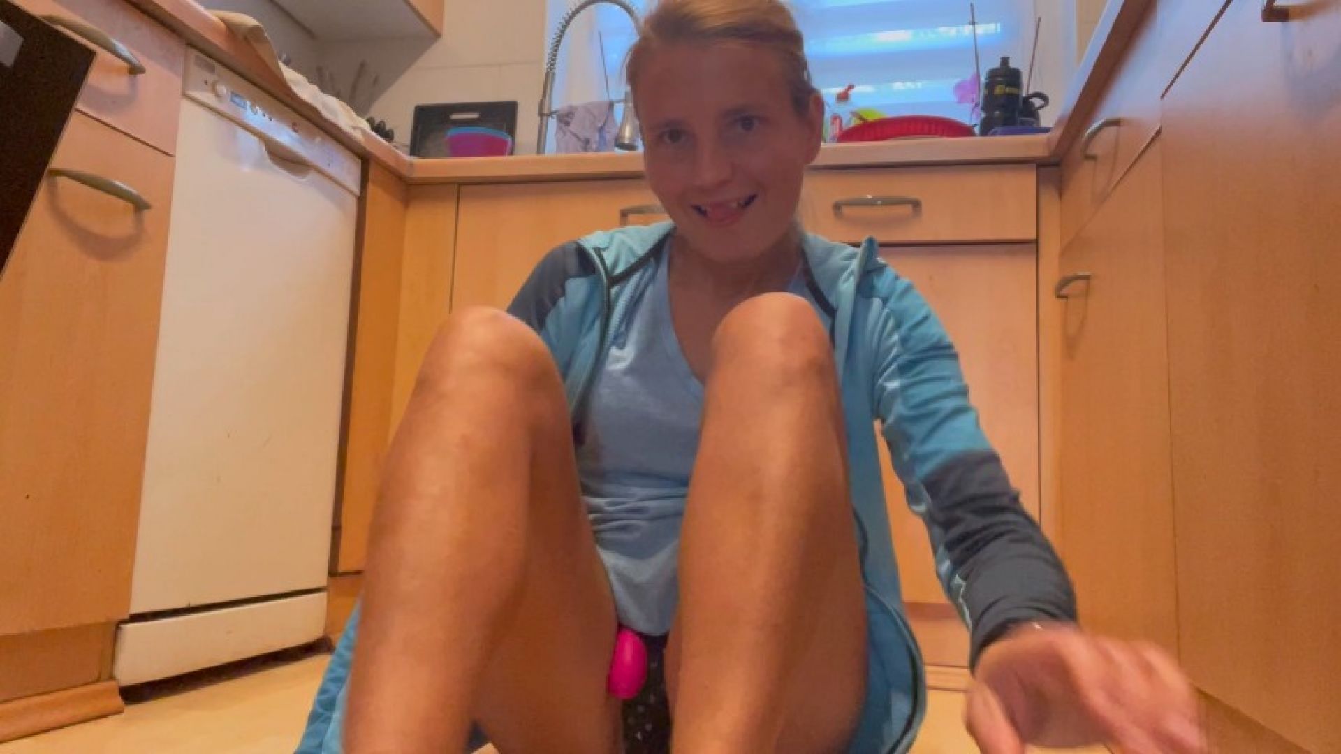 ST3FAN1:Mega-Orgasm with MyToy on the KitchenFloor in BlackStockings