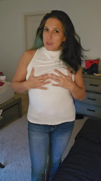 Bisexualmilf42:Mommy is WAY BETTER than your Girfriend