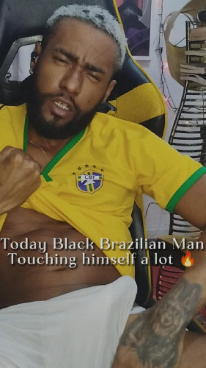 TheBlackDom:Brazilian black guy jerking off nicely