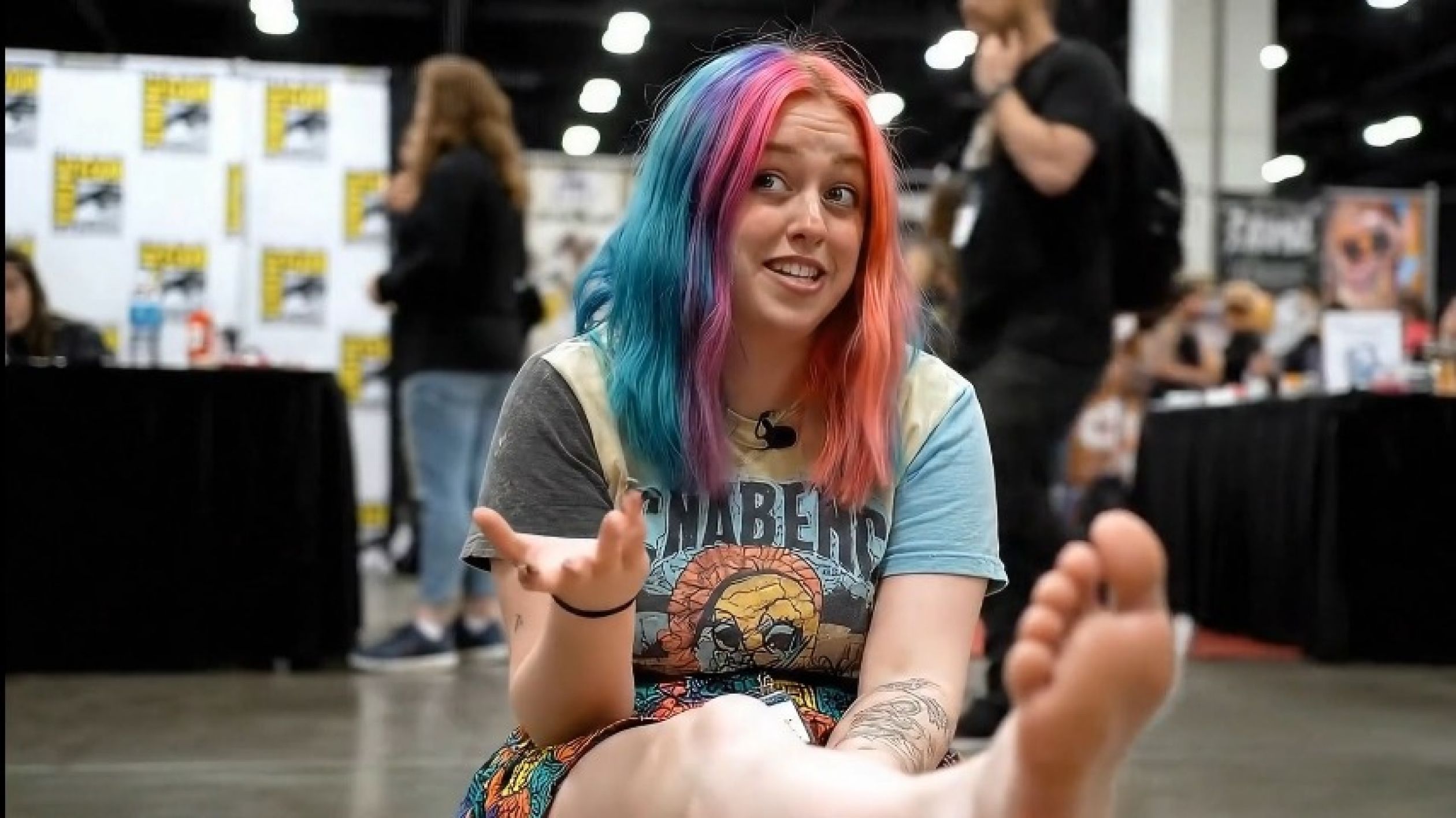 CountessGiantess97:Foot Slaves at Comic Con