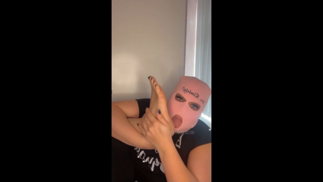 Laylakhanxx:Self Foot Worship