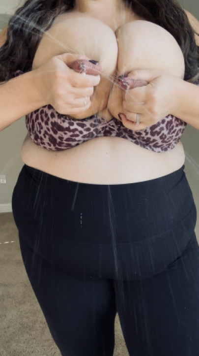 LactatingBelle:Nipple play, mega sprays