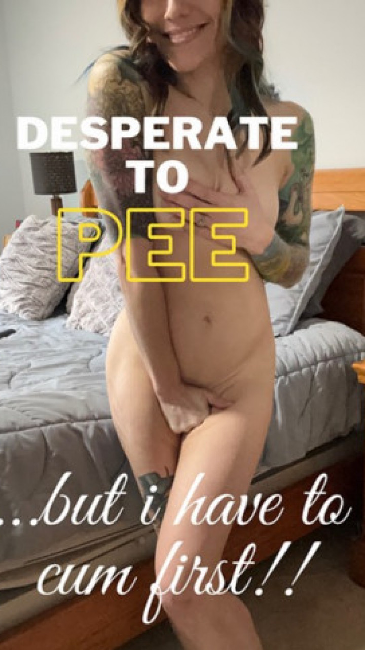 xoellabanks:desperate to pee but i have to cum first