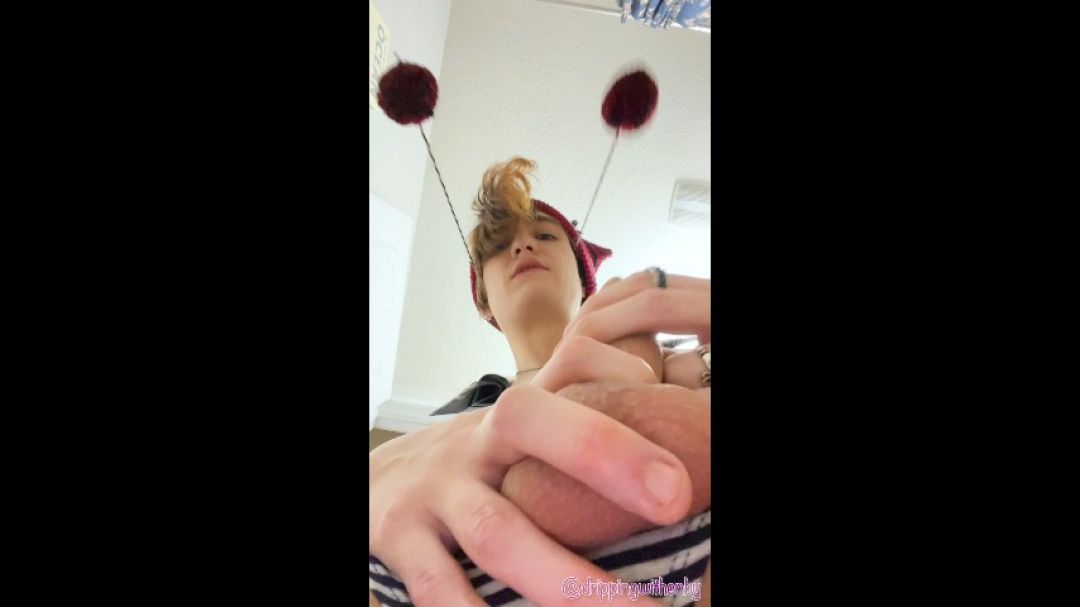 drippingwithenby:Watch From Close-Up As I Touch My Slutty Enby Body