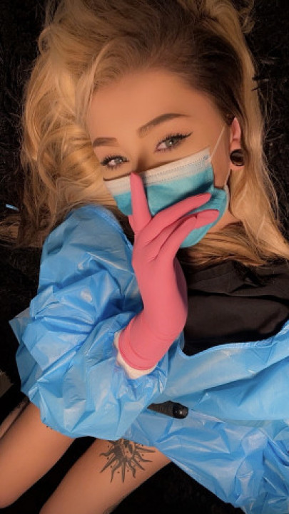 Autumns Fetishes:Masturbating in surgical gown and pink gloves
