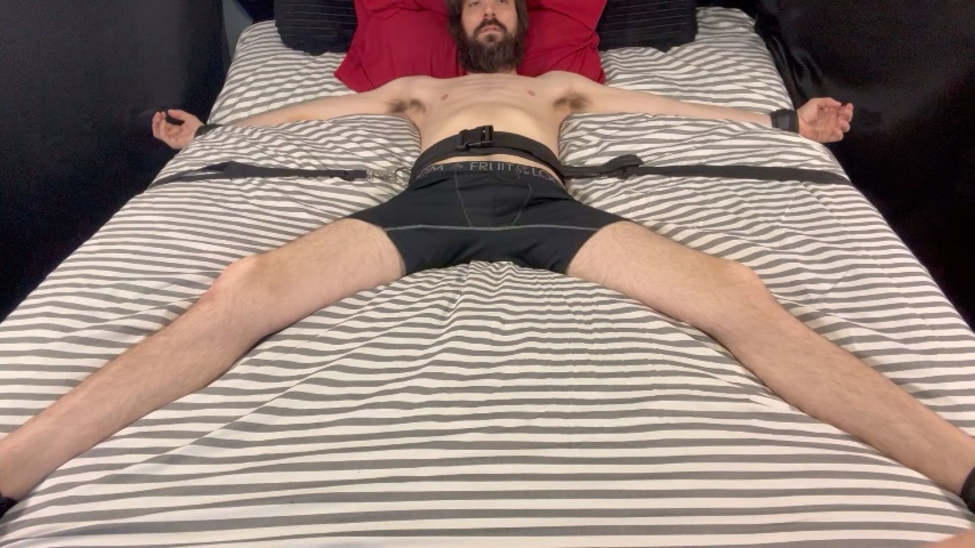 SexySubmissiveSusie:Trying out my new bed restraints