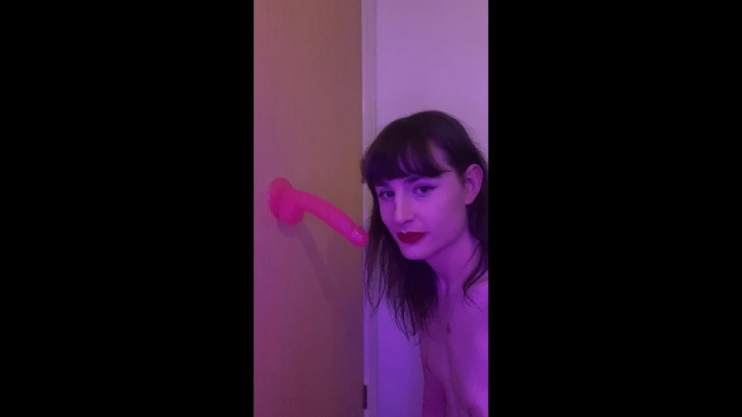 nsfwpheebz:British Trans Girl Sucking Dick