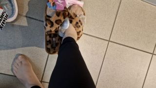 [624.45 MB] - Slippers to buy 1080HD - Colette Fetish