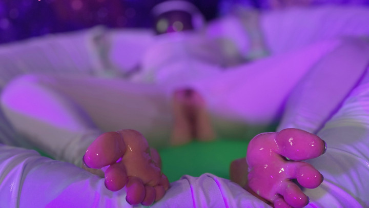 Slimy Space Slut W Tentacles ~ 4K