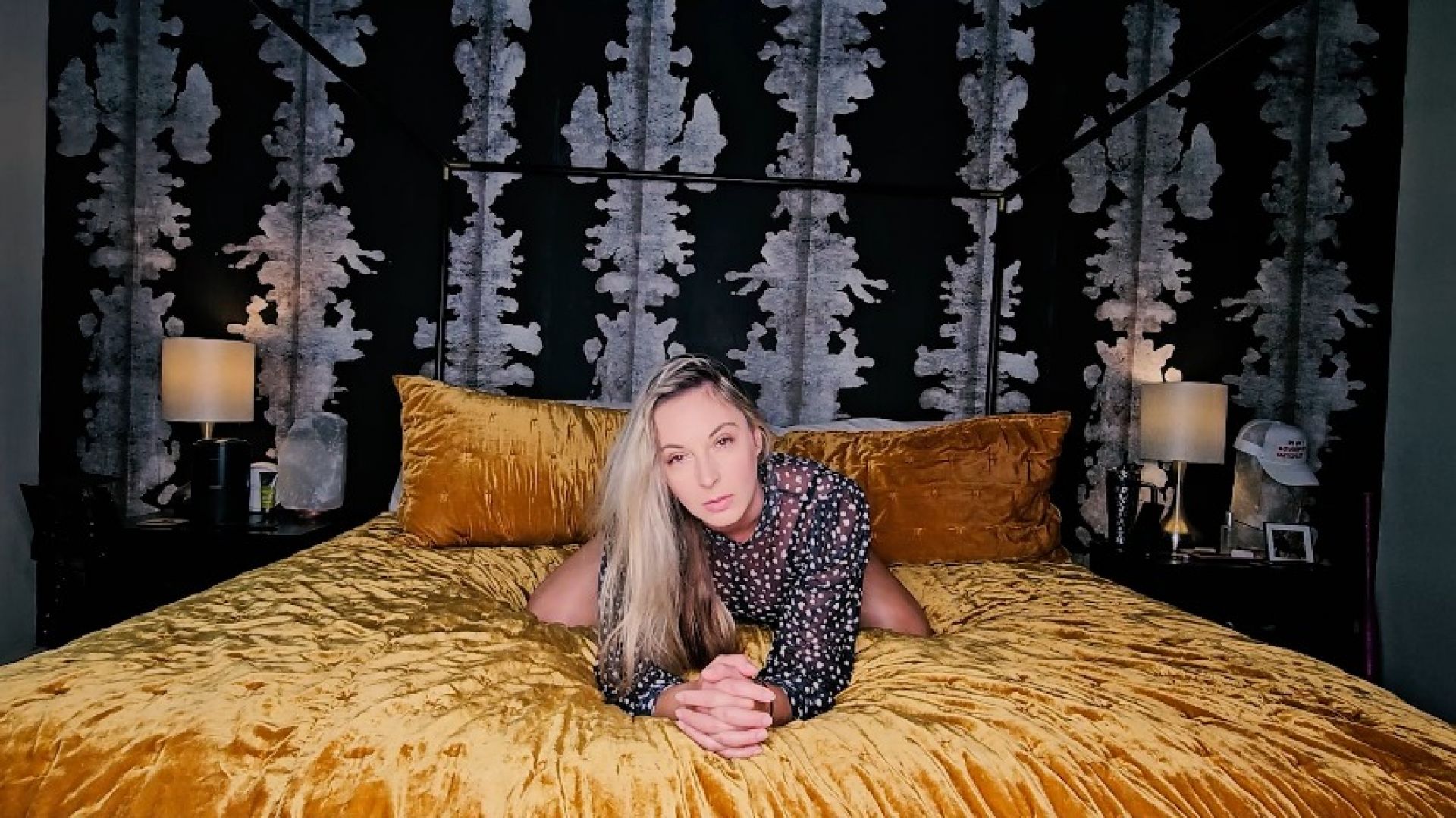 Allie Eve Knox:Spend Til It Hurts
