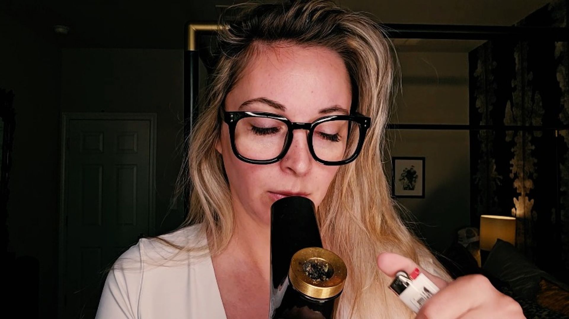Allie Eve Knox:Smoking 55