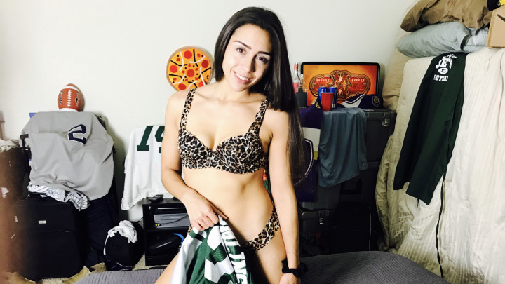 Fuzzy Peach:Dorm Room BJ with Lilly Hall