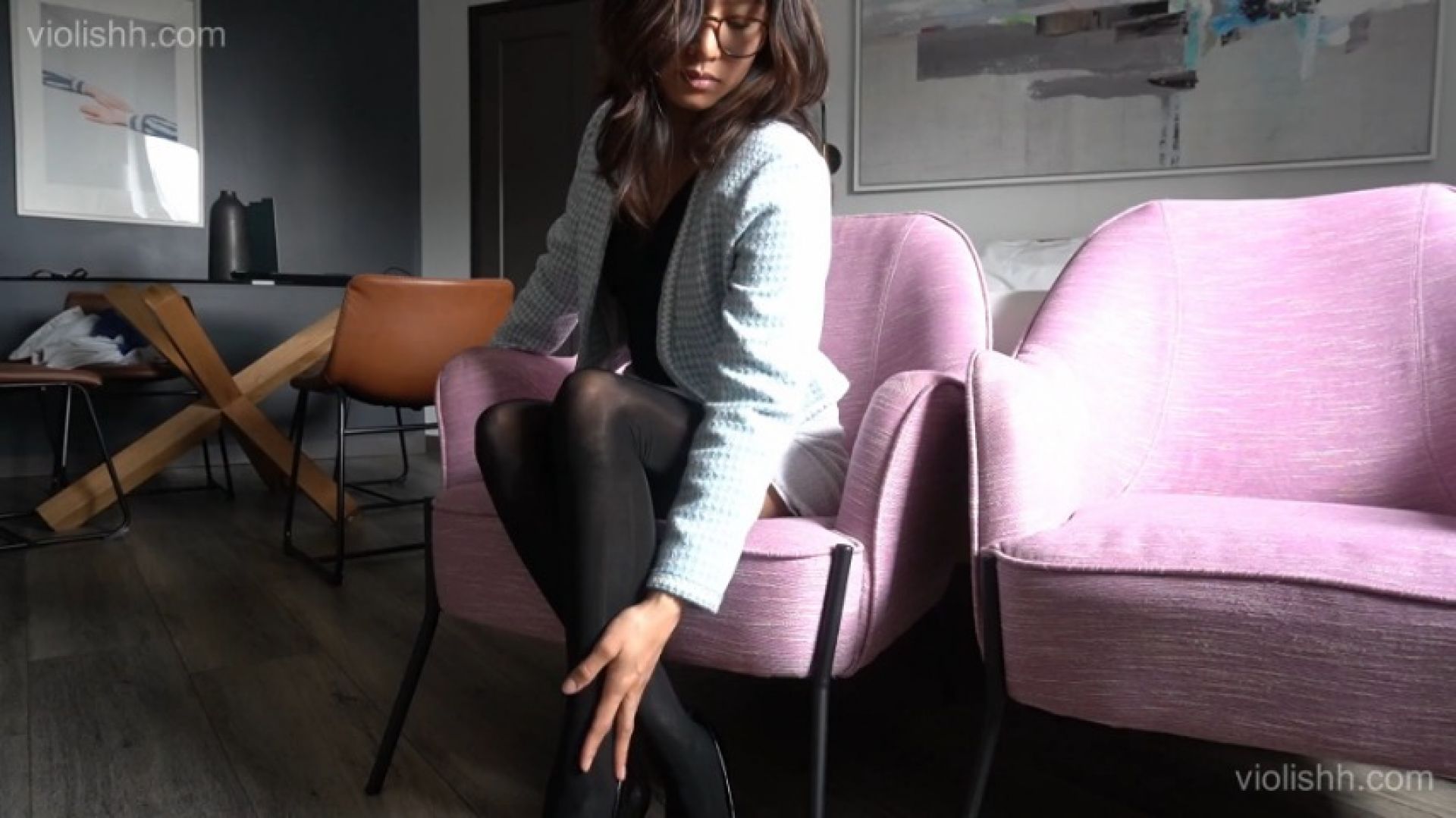 violishh:business woman undressing