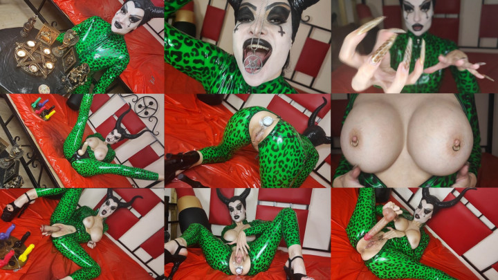 Princess18:Real satanic witch in latex performs black magic rituals