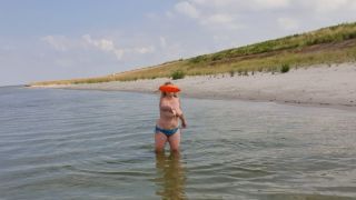 Frisbee with me Nikki Holland